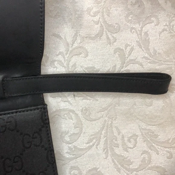 Gucci Guccissima GG  with retractable hand strap.  One owner.  Giftable - Picture 9 of 13